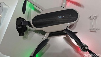 Untuk memudahkan pengoperasian, untuk take off dan landing cuma butuh 1 tombol, termasuk untuk mengembalikan drone itu kembali ke titik awal penerbangan. Foto: detikINET/Yudhianto