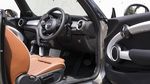 Asyiknya Mengendarai Mobil Beratap Terbuka di Bali