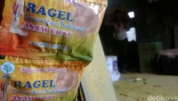 Jamu yang diproduksi di pabrik tersebut dicurigai mengandung bahan kimia obat.