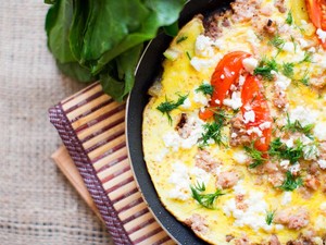 Si Kecil Suka Telur? Olah Saja dengan Keju dan Daging Agar Lebih Bernutrisi