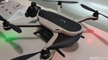 Keunggulan utama Karma adalah kemudahan penggunaannya, salah satunya desainnya yang membuatnya bisa dilipat saat akan disimpan atau dibawa dalam kotaknya. GoPro bahkan memberikan sebuah ransel kecil untuk membawa drone tersebut. Foto: detikINET/Yudhianto
