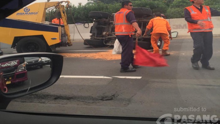 Kecelakan Tunggal di Tol Cipularang Arah Cileunyi KM 135