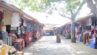 Di pintu keluar traveler akan sampai ke pasar suvenir dengan aneka barang yang menarik untuk memuaskan hasrat belanja (Fitraya/detikTravel)
