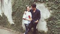 I pray for a happy life for you, happy love for you, and happiest birthday for you @raisa6690, tulis Keenan di foto tersebut dengan emoticon hati. (Dok. Instagram/keenanpearce)