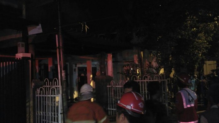Kebakaran di Tenggilis, Pemilik Rumah Tewas Terbakar