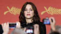 Usai kabar perceraian Brad Pitt dan Angelina Jolie, wanita kelahiran Prancis itu dikabarkan menjadi orang ketiga dalam rumah tangga mereka. Pool/Getty Images/detikFoto.