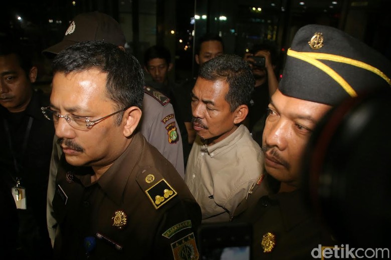Jaksa Farizal Tersangka Suap KPK Dikawal Ketat Koleganya Saat ke KPK, Kenapa? Jaksa Farizal Tersangka Suap KPK Dikawal Ketat Koleganya Saat ke KPK, Kenapa?