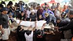 Hujan dan Suasana Haru di Pemakaman Shinta Muin