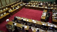 Para calon anggota BPK tersebut akan memperebutkan satu tempat menggantikan Bahrullah Akbar yang akan habis masa jabatannya pada Oktober 2016 mendatang. Bahrullah selaku petahana juga ikut kembali mencalonkan diri.
