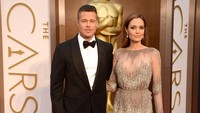 Busana Angelina Jolie pada Oscar 2014 saat hadir bersama Brad Pitt. Jadi kode apakah ini Zahara? Dok. Getty Images