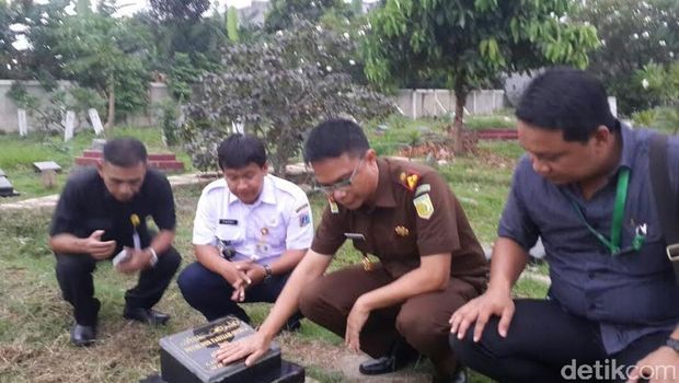 Jaksa ziarah ke makam korban pembunuhan Agus/ Arief detikcom