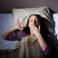 Menciumi Apel dan Tidur Dalam Gelap Bisa Bantu Turunkan Berat Badan, Mau Coba?