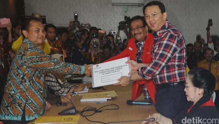 Begini Gaya Ahok-Djarot di Sesi Pemotretan untuk Pilgub DKI