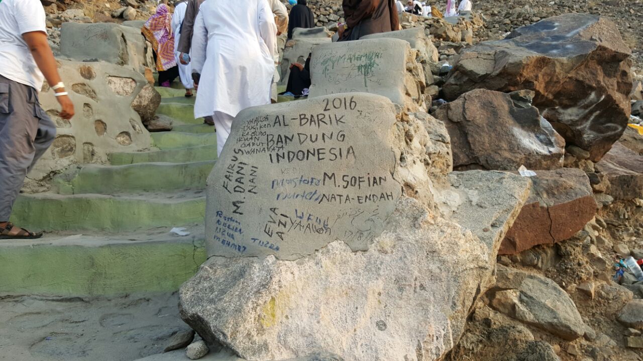 Aksi vandalisme jemaah Indonesia (Rachmadin Ismail/detikcom)