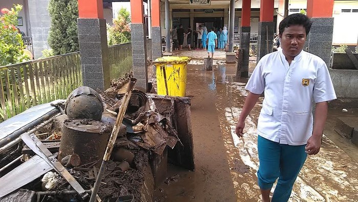 RSUD Garut Diterjang Banjir, Pasien Terpaksa Jalani Perawatan di Selasar