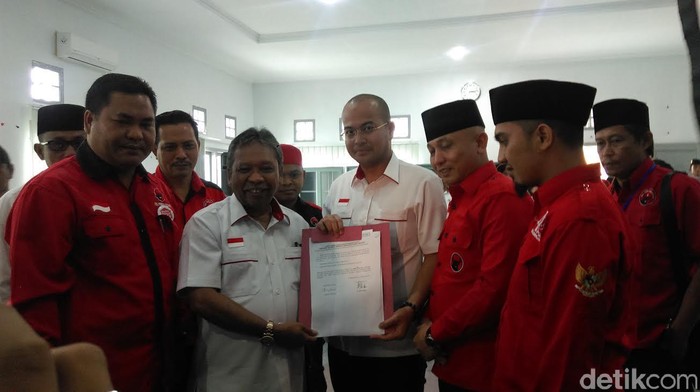 Gowes Sepeda Onthel, Pasangan Cagub Rustam-Irwansyah Daftar ke KPU Babel