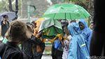 Hujan dan Suasana Haru di Pemakaman Shinta Muin
