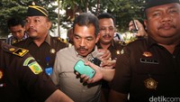 Farizal tiba di Gedung KPK sekitar pukul 11.50 WIB.