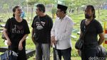 Hujan dan Suasana Haru di Pemakaman Shinta Muin