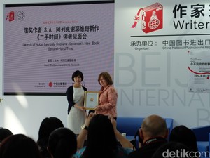 Peraih Nobel Svetlana Alexievich Masuk Long Listed Penghargaan Inggris