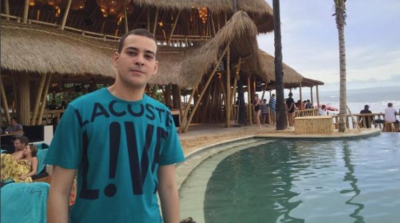 Aktor Riza Shahab Ditangkap Pesta Sabu Aktor Riza Shahab Ditangkap Pesta Sabu