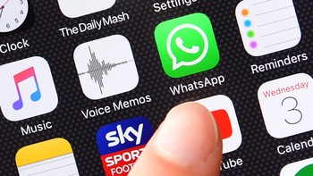 Pada Februari 2018, jumlah pengguna WhatsApp telah mencapai 1,8 miliar di seluruh dunia. Menjadikannya aplikasi pesan terpopuler di dunia. Foto: Carl Court/Getty Images/