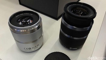 Karena menggunakan sistem MFT, setidaknya ada 50 lensa di pasaran yang kompatibel dengan kamera ini. Foto: detikINET/Yudhianto