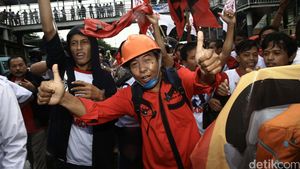 Pendukung Antar Ahok-Djarot