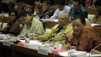 Menteri Keuangan Sri Mulyani, Menteri Perdagangan, Enggartiasto Lukita, Menteri Perindustrian Airlangga Hartanto, Menteri Koperasi dan UKM, Anak Agung Gede Ngurah Puspayoga dan Badan Koordinasi Penanaman Modal (BKPM), Thomas Lembong hadir dalam rapat kerja dengan Komisi VI di Nusantara I, Komplek Parlemen, Senayan, Jakarta, Rabu (21/9/2016).