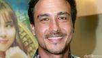Hamish Daud Kece dengan Batik
