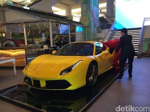 Ferrari 488 Spider Melenggang di Jalanan Indonesia