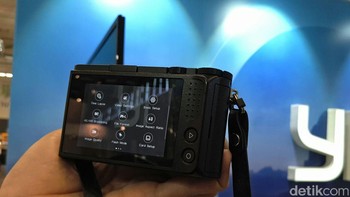 Soal autofokus, Yi M1 menggunakan sistem contrast detection autofokus dengan 81 titik. Ada juga fitur face detection serta mode AF-S dan AF-C. Foto: detikINET/Yudhianto