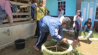 dTraveler juga berkunjung ke desa sekitar untuk melihat pembuatan biogas dari kotoran sapi. Ini adalah model peternakan yang ramah lingkungan (Fitraya/detikTravel)