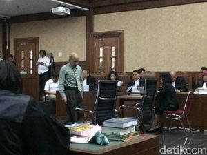 Pertanyaan Hakim Kisworo ke Pengacara Jessica yang Mengundang Tawa Pengunjung