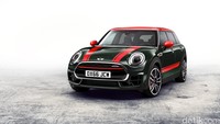 MINI John Cooper Works Clubman menggunakan mesin turbo empat silinder 2.000 cc. Mobil ini merupakan model pertama dari MINI yang mengombinasikan peningkatan performa dari John Cooper Works dengan sistem ALL4 all-wheel-drive baru.