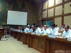 Luhut Tantang SKK Migas Pangkas Cost Recovery Rp 15,6 T