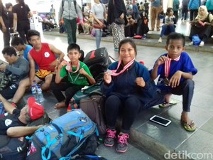 13 Atlet PON Sulteng Terlantar di Stasiun Manggarai