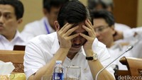 Luhut saat mengikuti rapat dengan Komisi VII DPR.