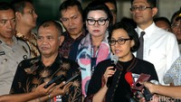 Menkeu Sri Mulyani memberikan keterangan usai melaporkan kekayaan ke KPK.