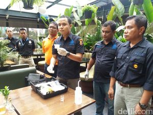 Tim Puslabfor Polri Lakukan Uji Coba Kopi Vietnam Bersianida di Cafe Olivier