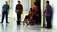 Mereka disambut hangat Presiden Jokowi dan Menteri Pemuda dan Olah raga Imam Nachrowi.