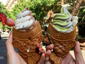 Pencinta Es Krim di New York Sedang Gemar Menikmati Es Krim dengan Taiyaki Cone