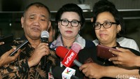 Agus Rahardjo memberikan keterangan usai menerima laporan kekayaan Sri Mulyani.