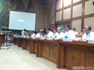 Luhut Rapat dengan DPR, Bahas Cost Recovery Hingga Subsidi Energi