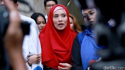 Elma Theana Capek Bolak-Balik Jadi Saksi Gatot Brajamusti