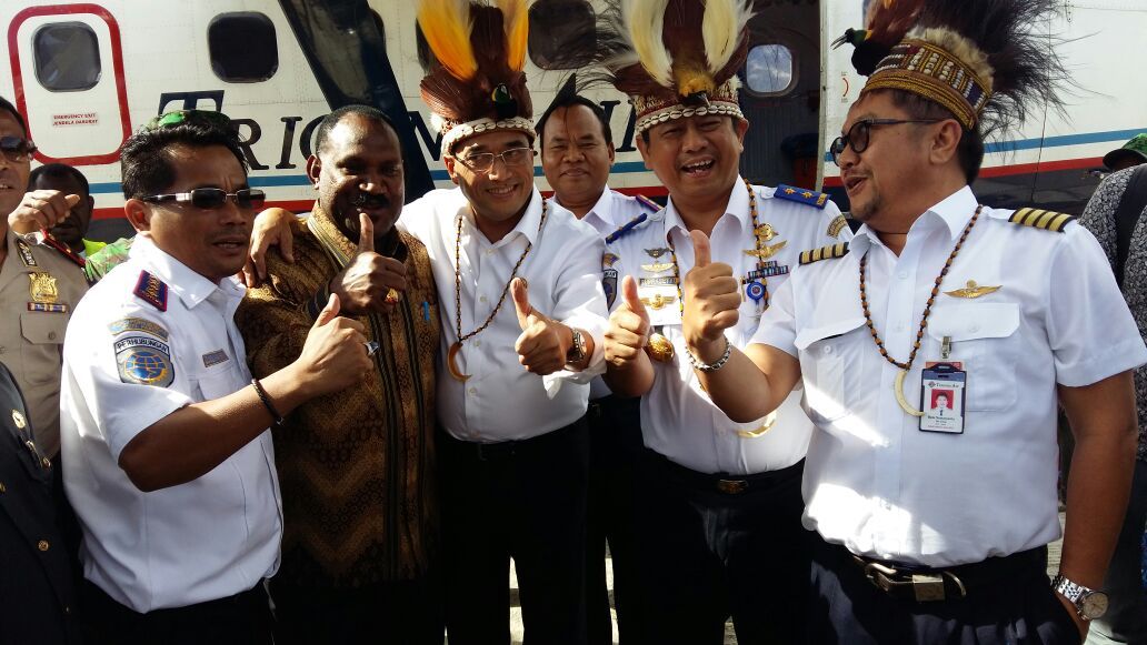 Menhub dan rombongan disambut Bupati Willem Wandik