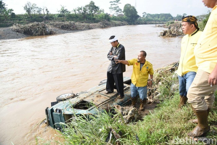 Kang Dedi dan Golkar Jabar Tinjau Banjir Garut, ini Usulan Solusinya