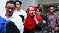Ketika disinggung masalah pelecehan yang dilakukan Gatot, ia enggan mengomentari hal tersebut. Pool/Palevi S/detikFoto.