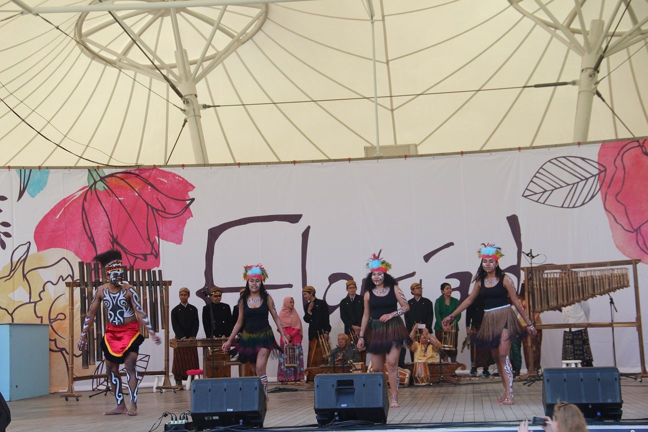 Tarian Pangkur Sagu Meriahkan Festival Bunga Terbesar di Australia (Dok KBRI Canberra)