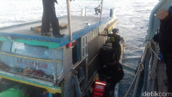 Kapal Pengangkut 28 Kg Bahan Peledak Diamankan Polisi dan Bea Cukai di Perairan Bali